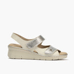 Sandalia plana con velcros en piel napa y piel napa bombeada Glacial