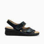 Sandalia plana con velcros en piel napa y piel napa bombeada Marino