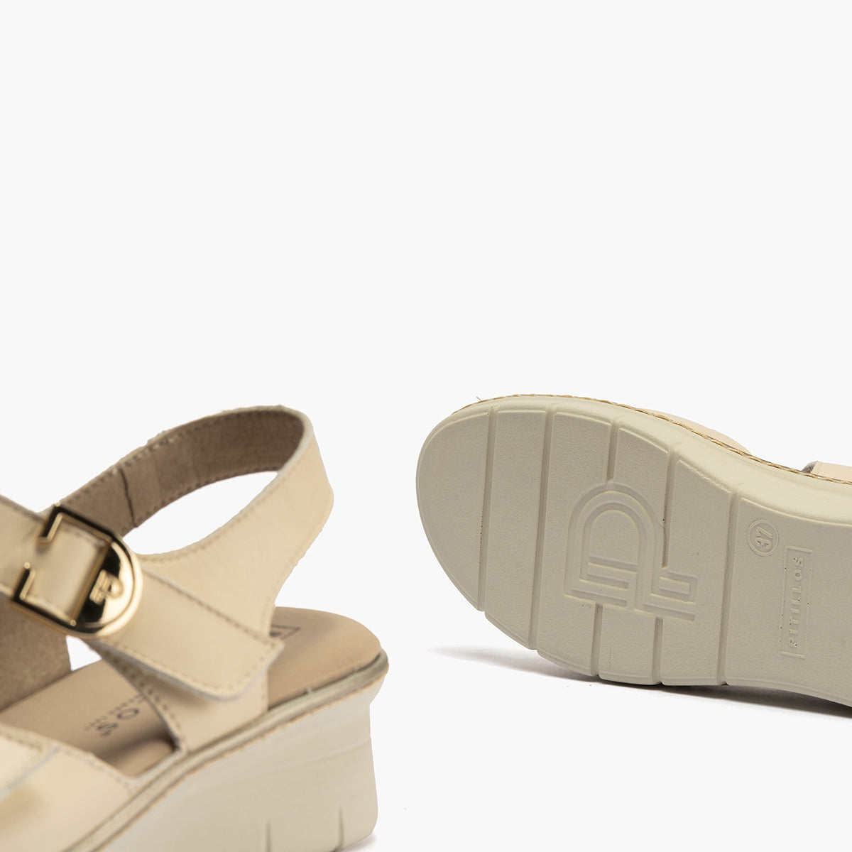 Sandalia con cuña con velcros en piel napa Crema