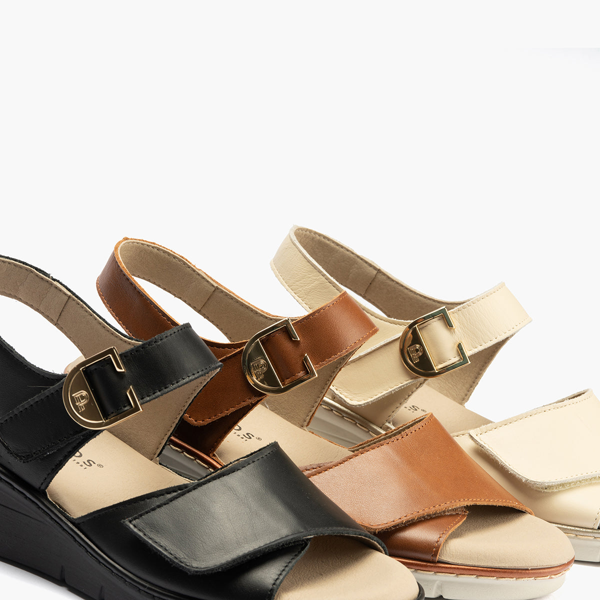 Sandalia con cuña con velcros en piel napa Crema
