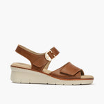 Sandalia con cuña con velcros en piel napa Cuero