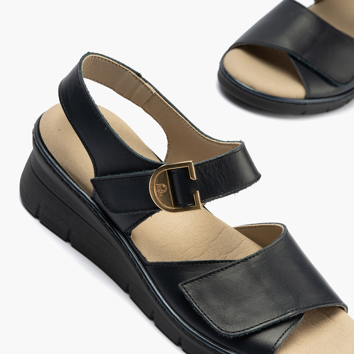 Sandalia con cuña con velcros en piel napa Marino