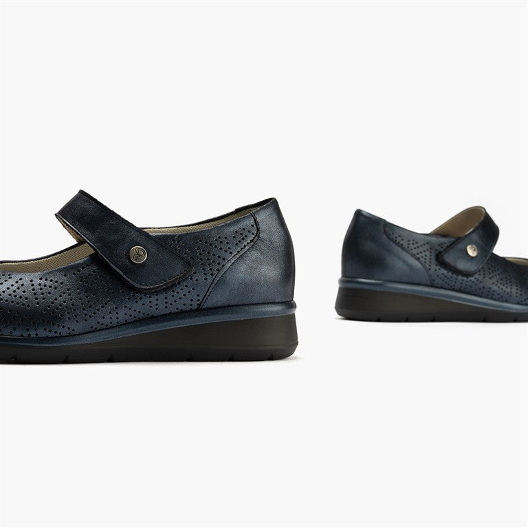 Zapato mercedes plano ancho especial con acabado brillante y suave Marino