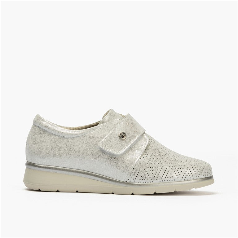 Zapato plano ancho especial con velcro en piel napa fantasía Plata