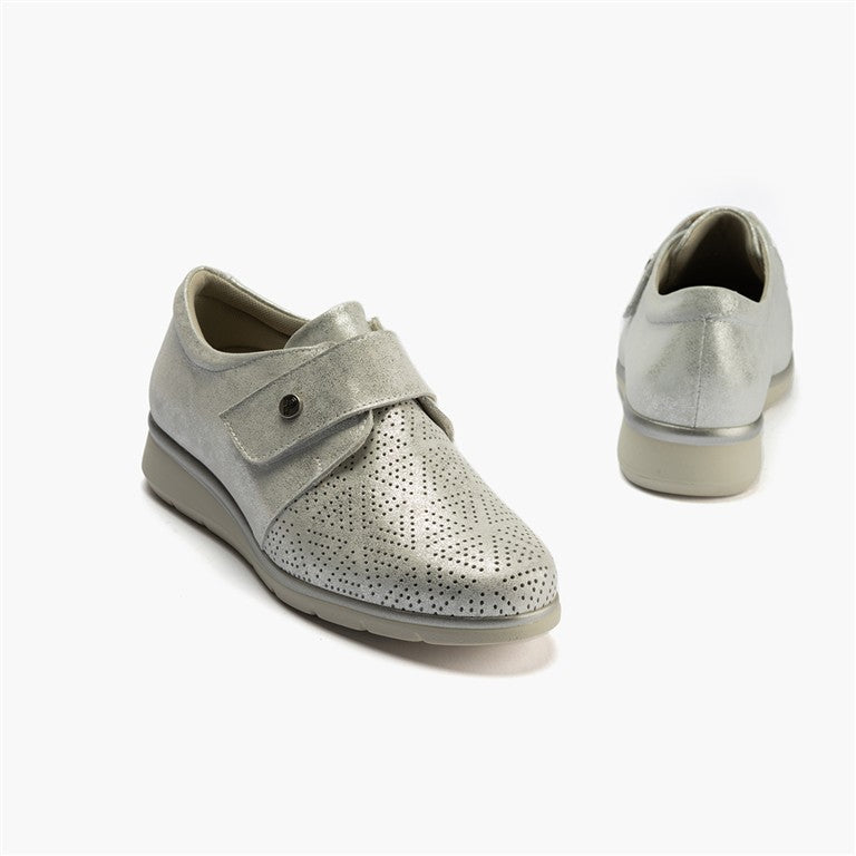 Zapato plano ancho especial con velcro en piel napa fantasía Plata