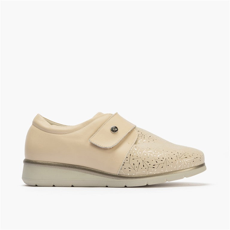 Zapato anchos especial con velcro en lycra y piel napa Crema