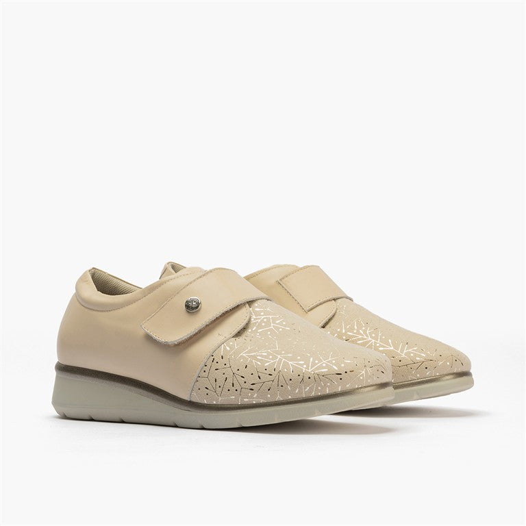 Zapato anchos especial con velcro en lycra y piel napa Crema