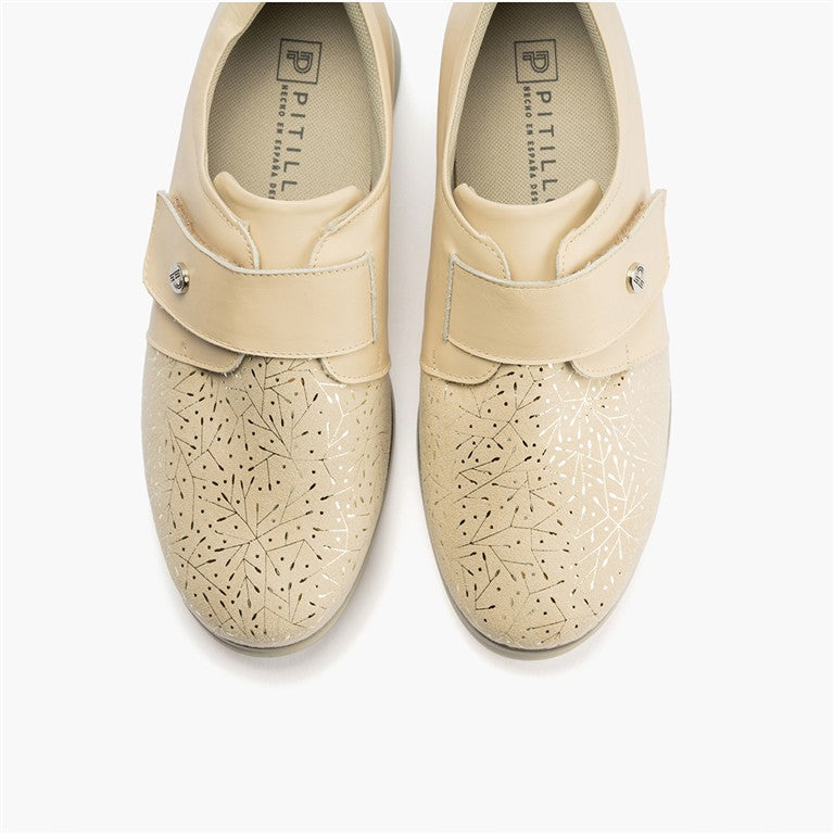 Zapato anchos especial con velcro en lycra y piel napa Crema