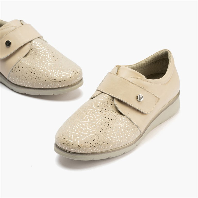 Zapato anchos especial con velcro en lycra y piel napa Crema