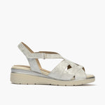 Sandalia cuña con tiras cruzadas en piel fantasía Plata