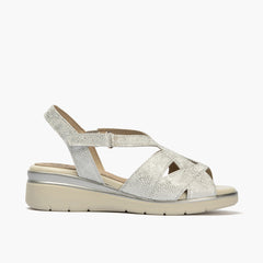 Sandalia cuña con tiras cruzadas en piel fantasía Plata