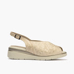 Sandalia cuña con texturas metálicas Oro