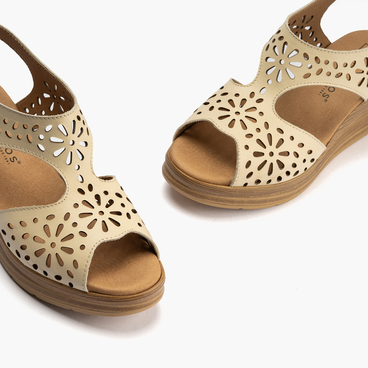 Sandalia con plataforma  en piel napa Crema