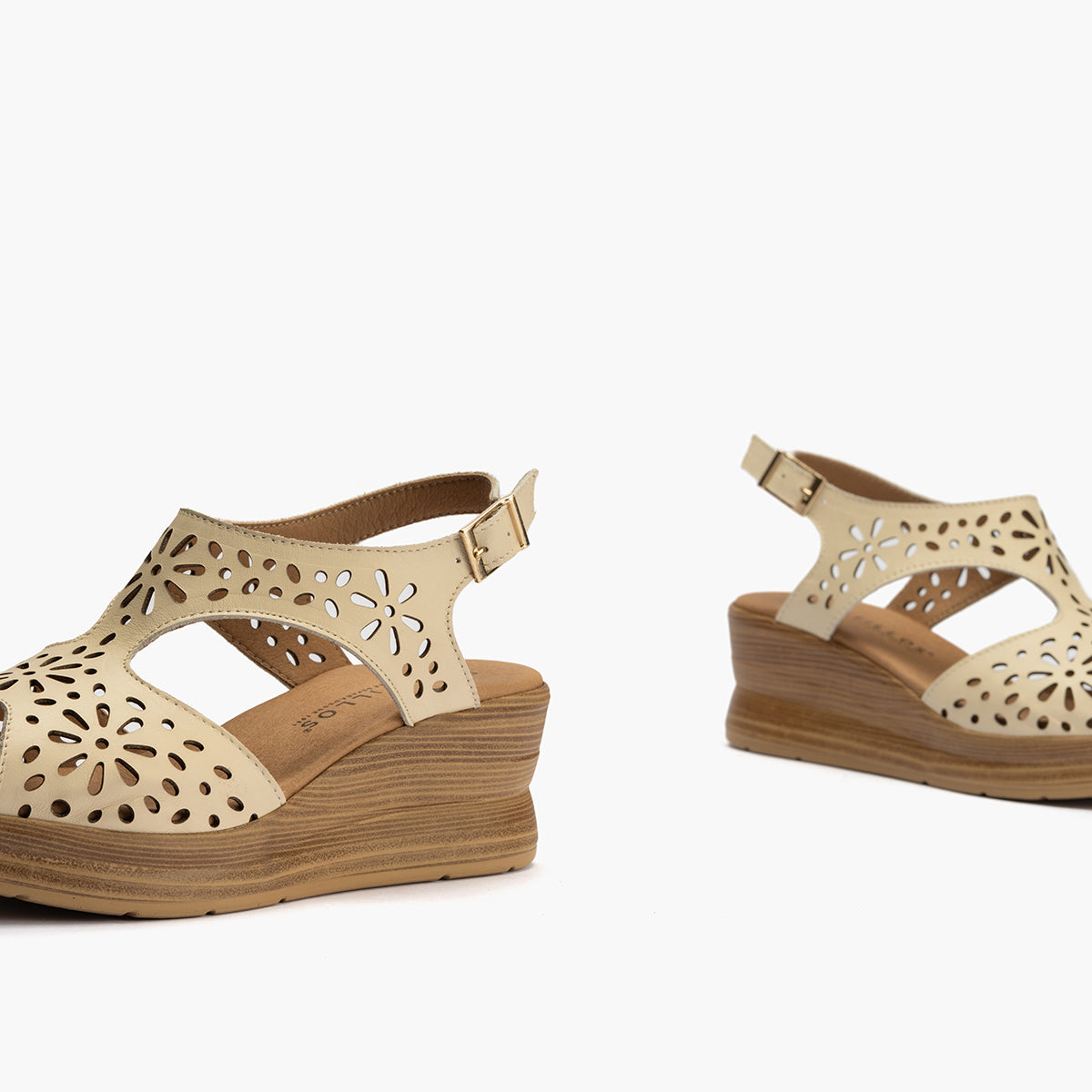 Sandalia con plataforma  en piel napa Crema