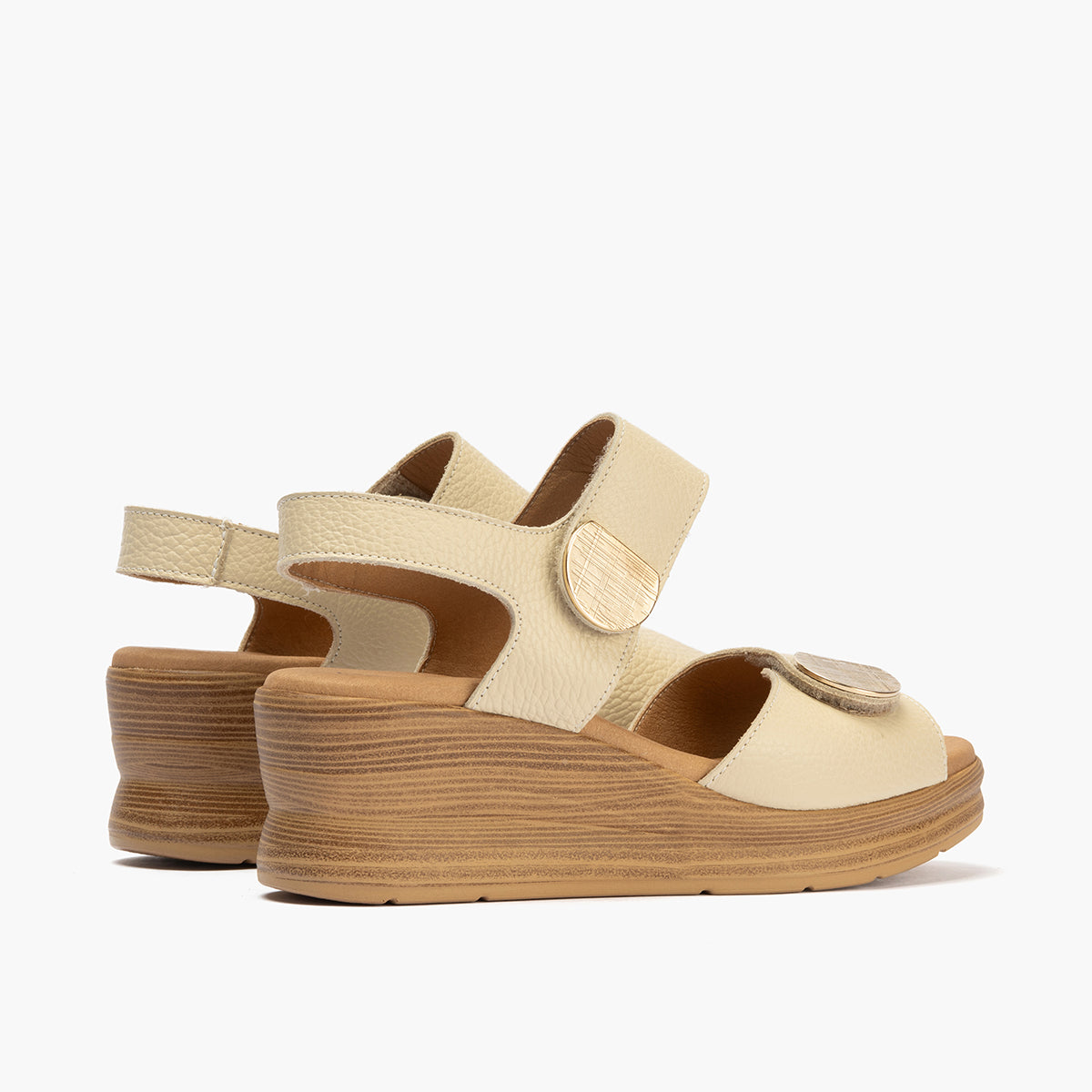 Sandalia con plataforma y velcros en piel napa bombeada Crema