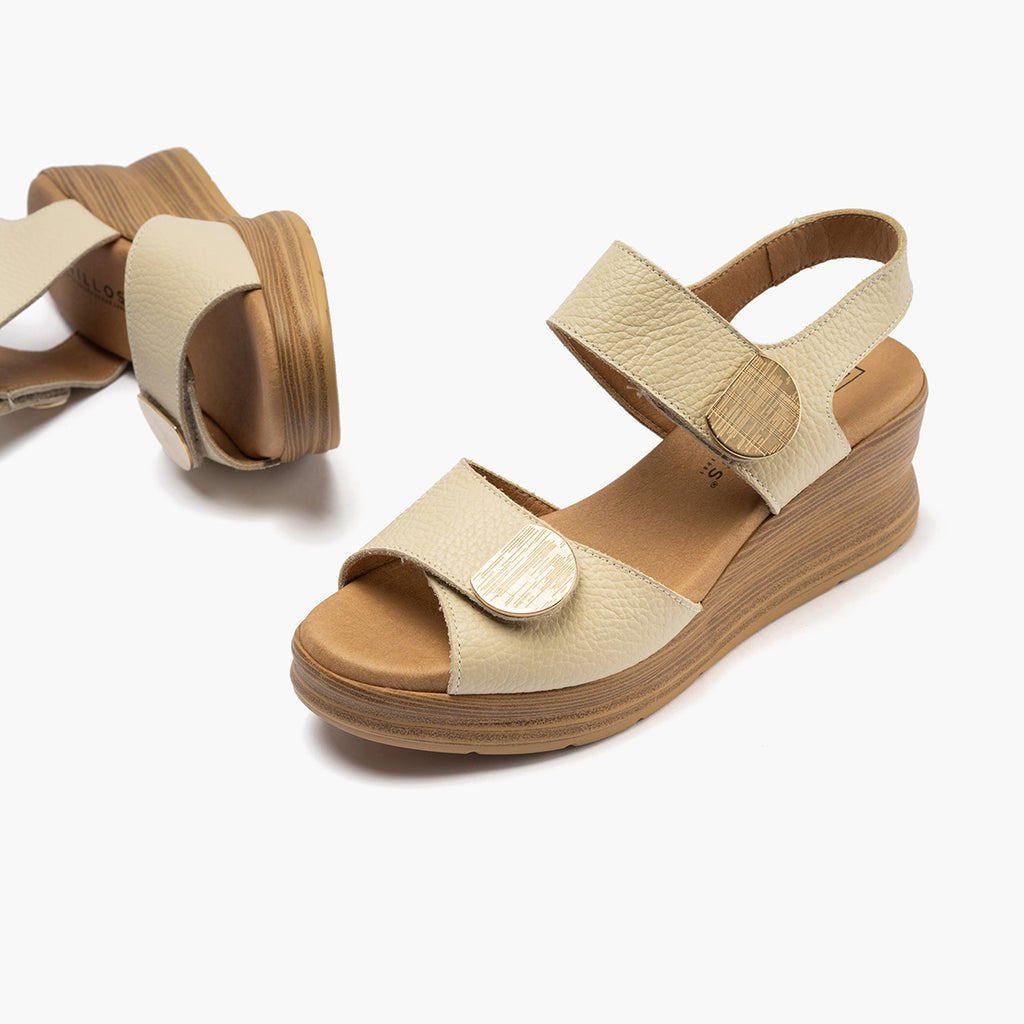 Sandalia con plataforma y velcros en piel napa bombeada Crema