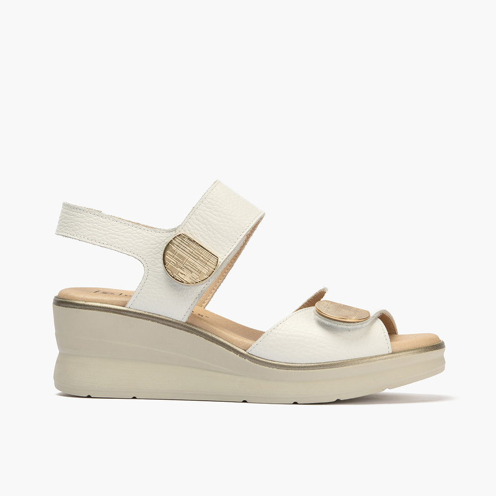 Sandalia plataforma con doble velcro con toques metálicos Blanco