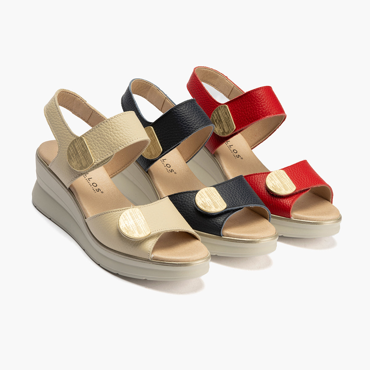 Sandalia plataforma con doble velcro con toques metálicos Crema