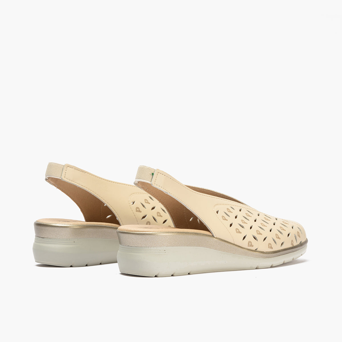 Bailarina con cuña en piel napa Crema