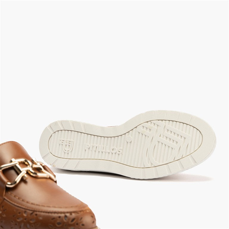 Zapato mocasín Boogie bajo en napa suave y perforada, detale hebilla Cuero