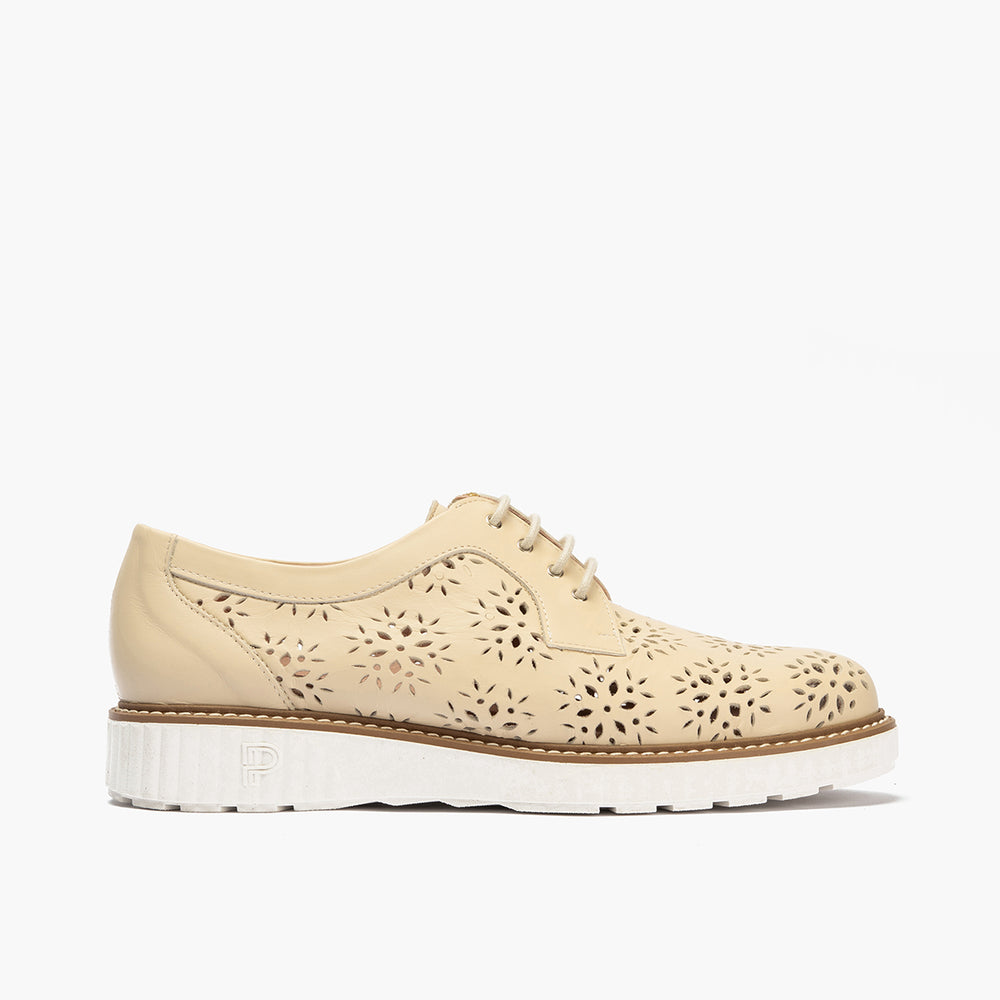Zapato blucher con cordones, en piel napa perforada Crema