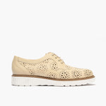 Zapato blucher con cordones, en piel napa perforada Crema