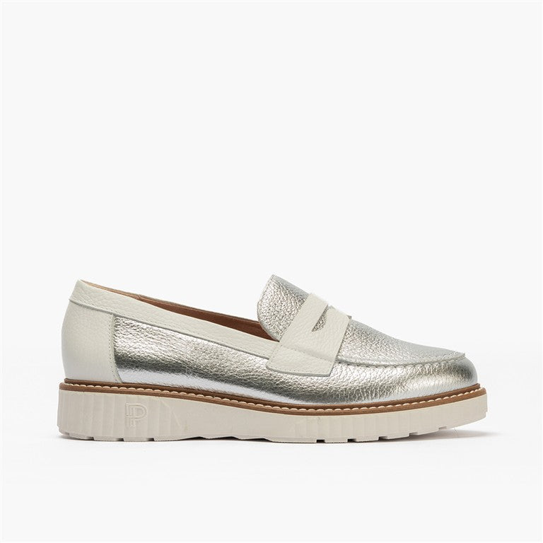 Zapato mocasín con antifaz en piel napa bombeada Plata