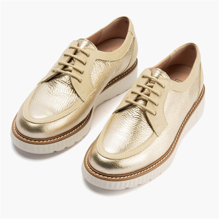 Zapato blucher con cordones y reflejos brillantes Oro