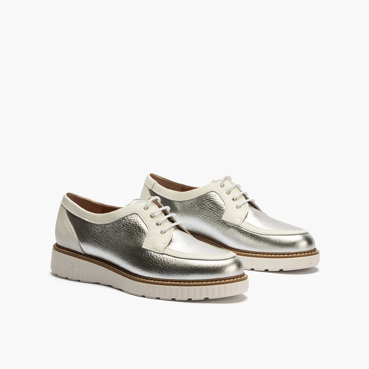 Zapato blucher con cordones y reflejos brillantes Plata