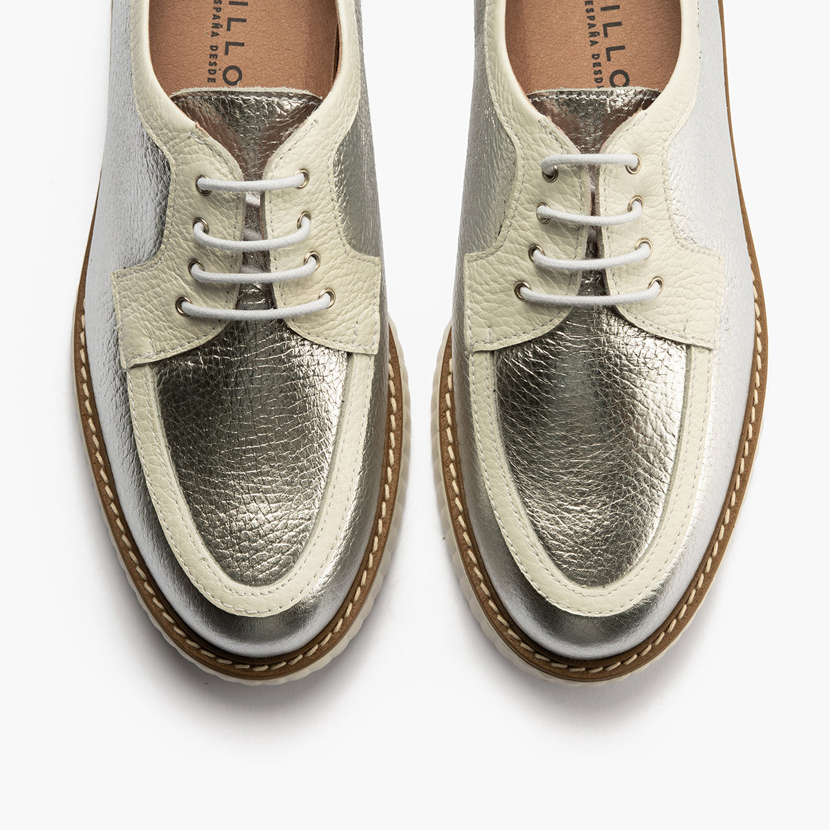Zapato blucher con cordones y reflejos brillantes Plata