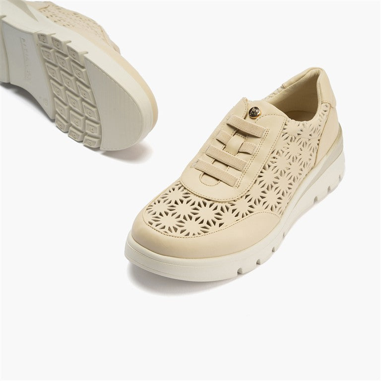 Deportivo plataforma Boogie en napa sintética, con cordones elásticos Crema