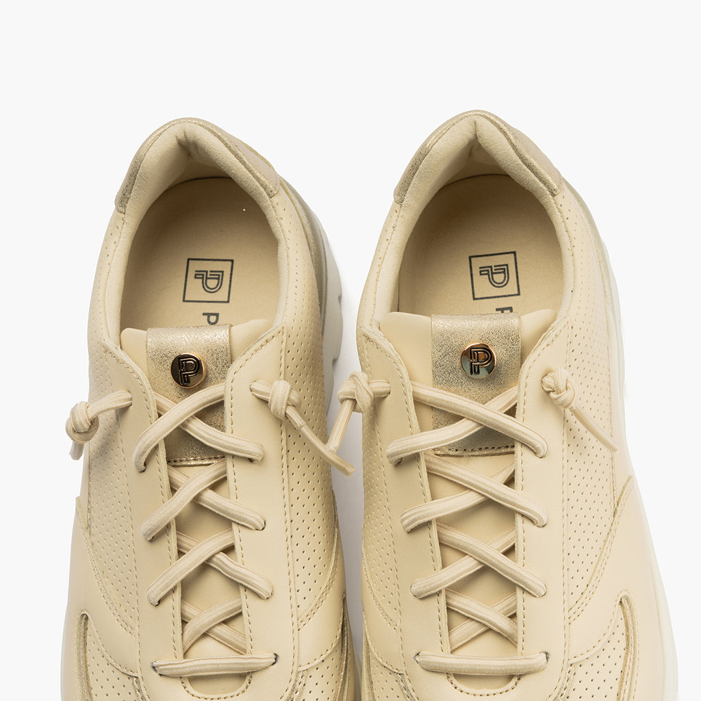 Deportivo plataforma con cordones elásticos Crema
