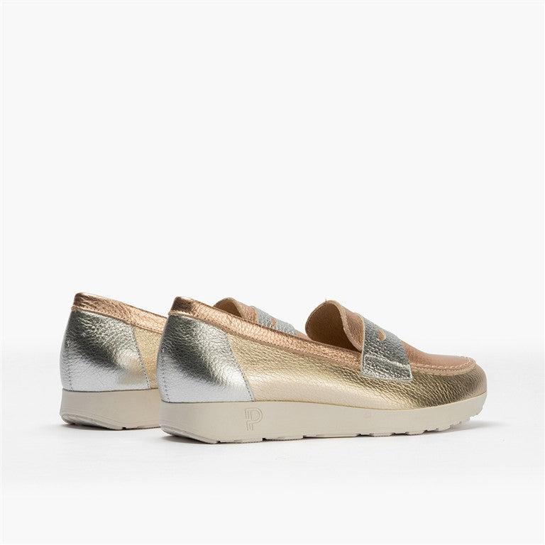 Mocasín estilo deportivo con antifaz en piel Oro