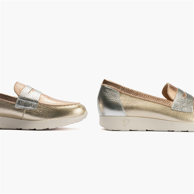 Mocasín estilo deportivo con antifaz en piel Oro