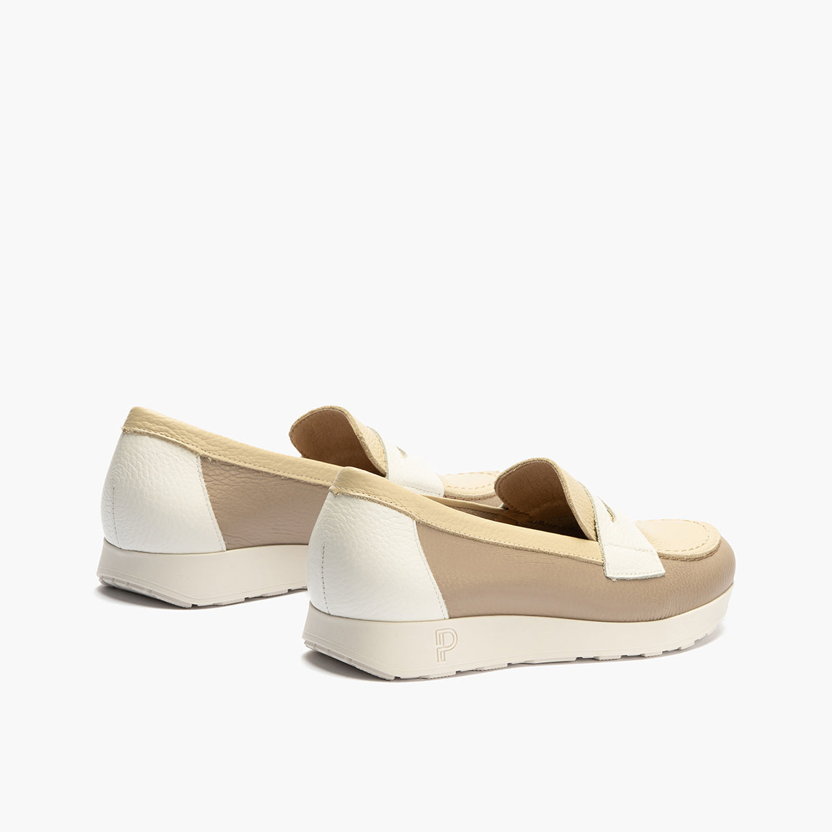 Mocasín estilo deportivo con antifaz en piel Piedra