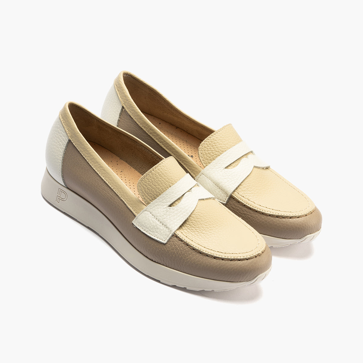 Mocasín estilo deportivo con antifaz en piel Piedra