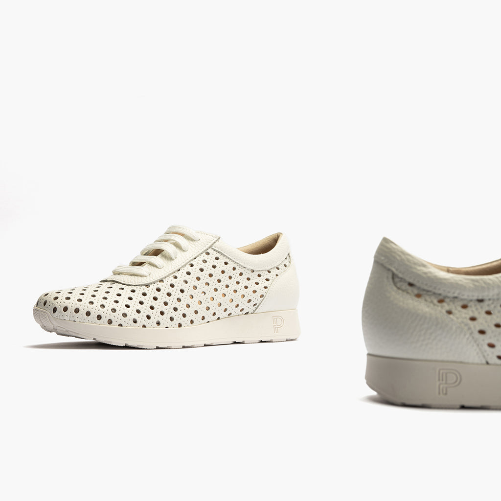 Deportivo plano en piel napa perforada Blanco