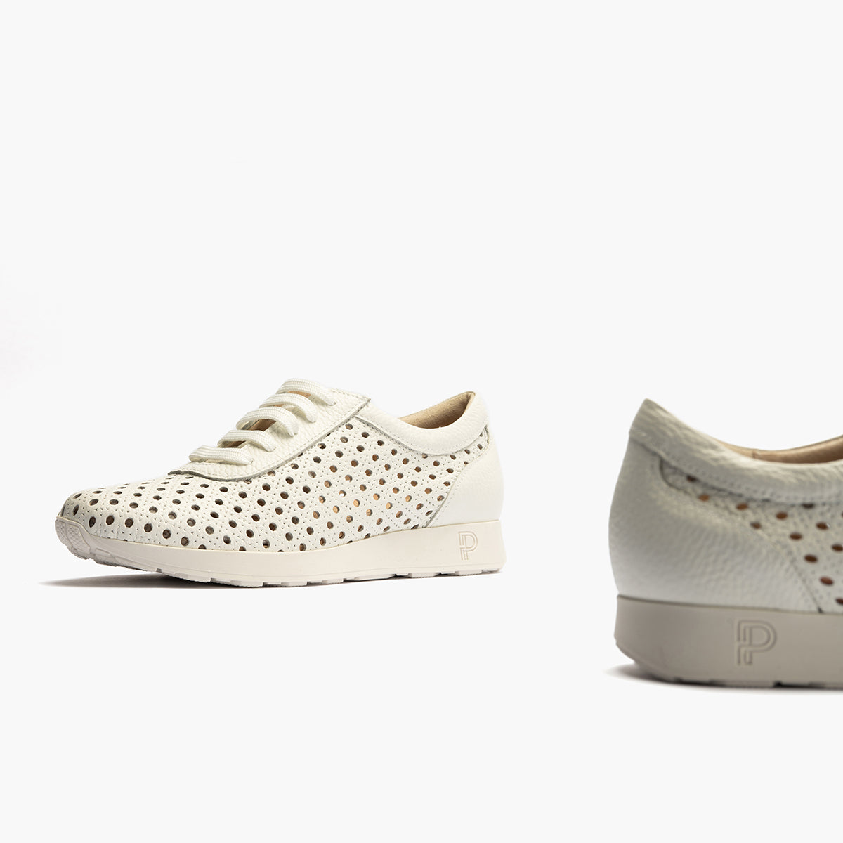 Deportivo plano en piel napa perforada Blanco