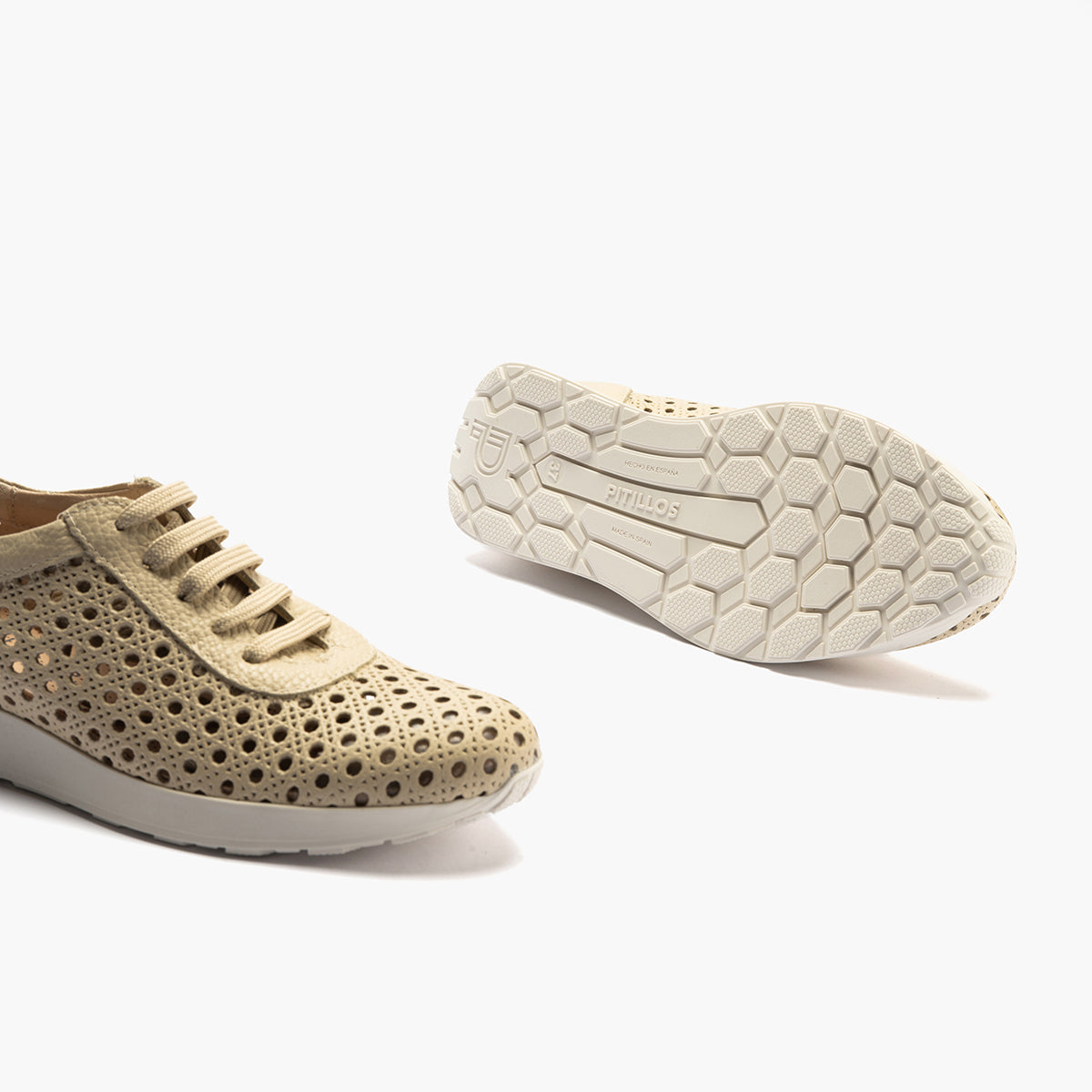 Deportivo plano en piel napa perforada Crema
