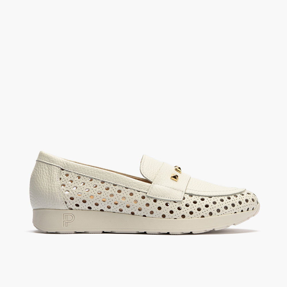 Mocasín plano con adornos, en piel napa y piel perforada Blanco