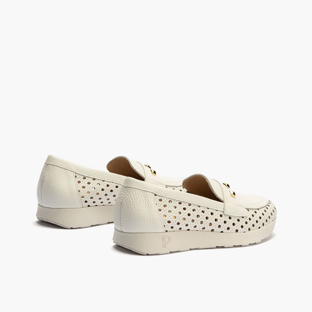 Mocasín plano con adornos, en piel napa y piel perforada Blanco