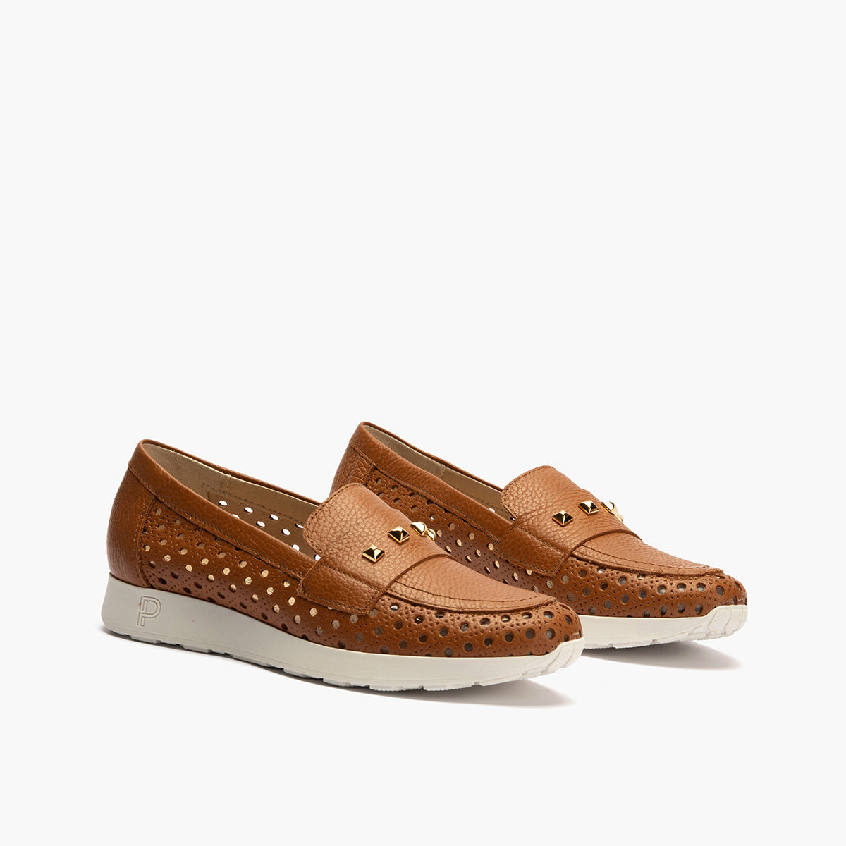 Mocasín plano con adornos, en piel napa y piel perforada Cuero