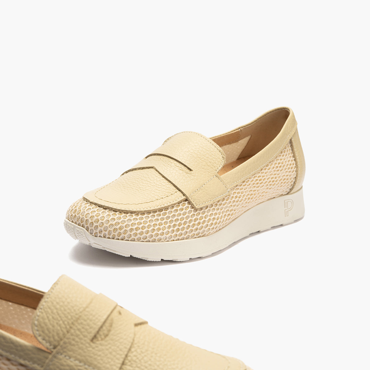Mocasín plano con antifaz en tejido y piel Crema