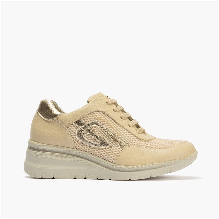 Deportivo con cuña en piel napa y tejido Crema