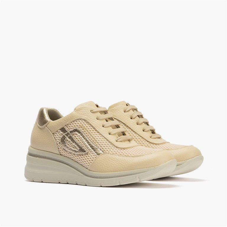 Deportivo con cuña en piel napa y tejido Crema