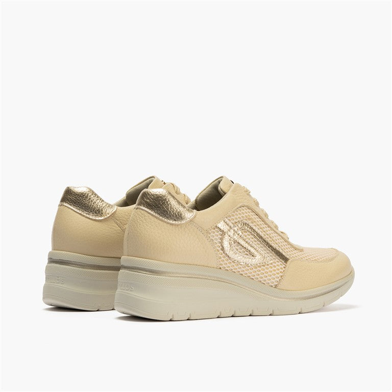 Deportivo con cuña en piel napa y tejido Crema