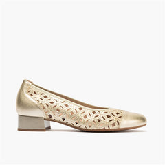 Zapato salón con tacón bajo y punta redonda, en laminado brillante Oro