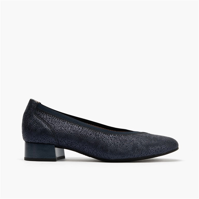 Zapato salón con ribete elástico, con tacón bajo y punta redonda, en piel fantasía Marino