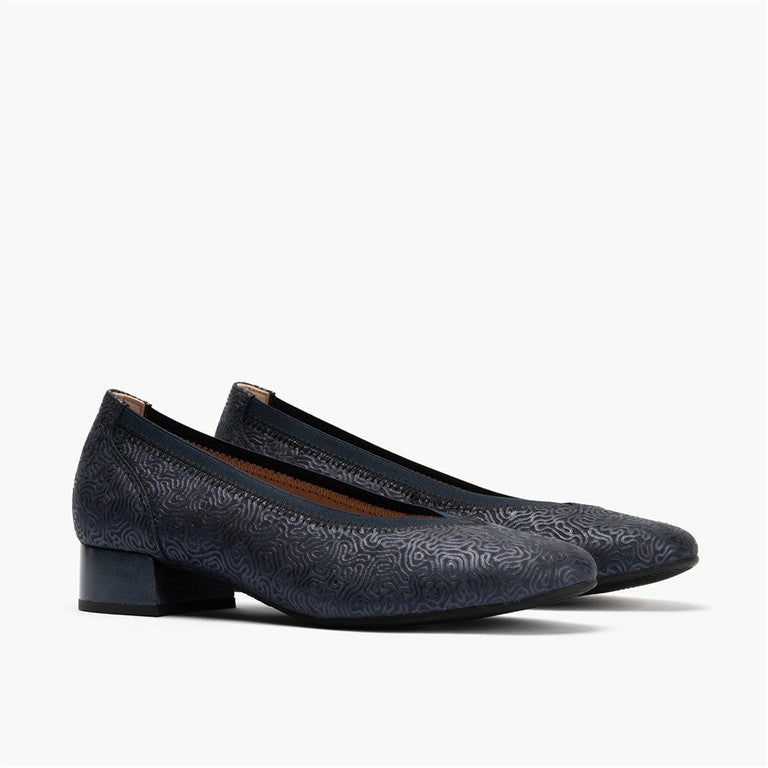 Zapato salón con ribete elástico, con tacón bajo y punta redonda, en piel fantasía Marino