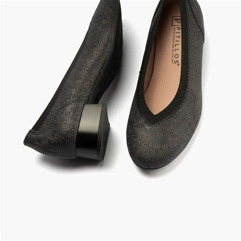 Zapato salón con ribete elástico, con tacón bajo y punta redonda, en piel fantasía Negro
